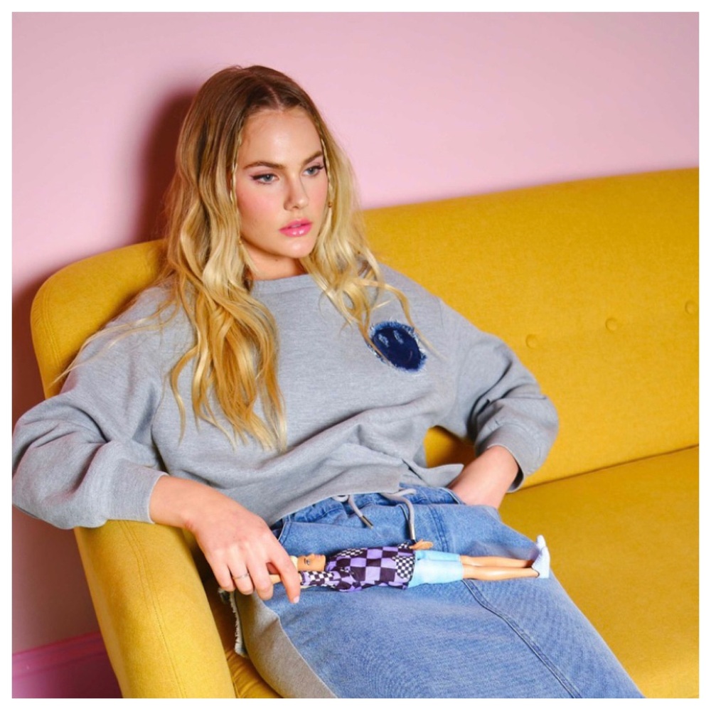 34 Smile Denim Patch Crop Sweatshirt - Picture 3 of 6